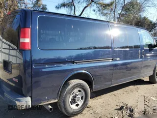 2008 GMC Savana with VIN 1GJHG39K381127764, listed as a Copart auction lot 47030445 with 117,281 mi miles and Salvage Title. Bid and sale history available at carsss.com. Image 3.