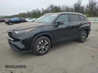 2022 Toyota Highlander XLE z VIN 5TDGZRBH4NS581356, wystawiony jako Copart lot #55076645 z przebiegiem 30 852 mil mil oraz Szkoda całkowita • Salvage title. Historia ofert i sprzedaży dostępna na DreamBid. Obrazek 1.