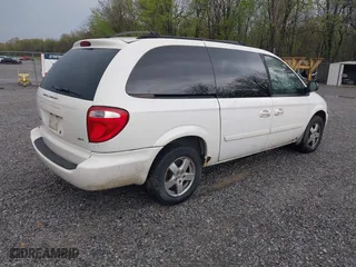 2006 Dodge Grand Caravan SXT with VIN 2D4GP44LX6R900332, listed as a IAAI auction lot 41915331 with 181,707 mi miles. Bid and sale history available at carsss.com. Image 4.
