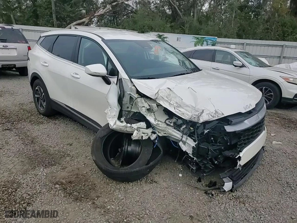 2024 Kia Sportage Hybrid LX with VIN KNDPUCDG6R7153109, listed as a Copart auction lot 84388084 with 9,613 mi miles and Salvage Title. Bid and sale history available at carsss.com. Image 11.