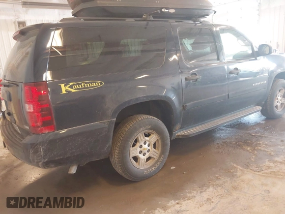 2008 Chevrolet Suburban 3LT z VIN 1GNFK16328J211810, wystawiony jako IAAI lot #42379897 z przebiegiem 191 730 mil mil oraz . Historia ofert i sprzedaży dostępna na DreamBid. Obrazek 4.