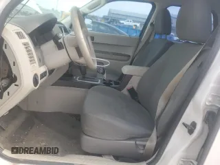 2011 Ford Escape XLS z VIN 1FMCU9C71BKC61705, wystawiony jako Copart lot #53281065 z przebiegiem 206 804 mil mil oraz Szkoda całkowita • Salvage title. Historia ofert i sprzedaży dostępna na DreamBid. Obrazek 7.