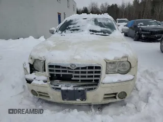 2005 Chrysler 300 with VIN 2C3AA63H45H581998, listed as a Copart auction lot 44332505 with 154,932 mi miles and Clean Title. Bid and sale history available at carsss.com. Image 5.