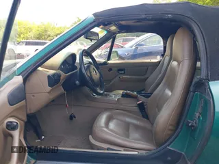2001 BMW Z3 2.5 z VIN WBACN33431LK48268, wystawiony jako IAAI lot #42412396 z przebiegiem 202 315 mil mil oraz . Historia ofert i sprzedaży dostępna na DreamBid. Obrazek 5.