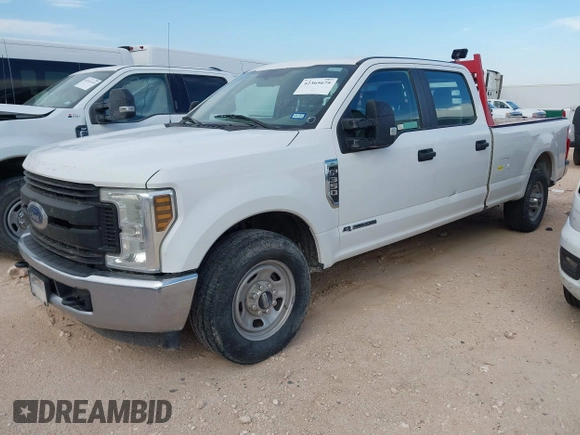 2018 Ford F-350 XL z VIN 1FT7W3AT6JEC70670, wystawiony jako IAAI lot #42365675 z przebiegiem 208 795 mil mil oraz . Historia ofert i sprzedaży dostępna na DreamBid. Obrazek 2.