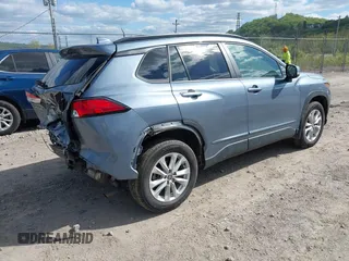 2023 Toyota Corolla Cross LE z VIN 7MUCAABG4PV063433, wystawiony jako IAAI lot #42227150 z przebiegiem 40 387 mil mil oraz . Historia ofert i sprzedaży dostępna na DreamBid. Obrazek 4.