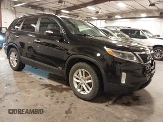2015 Kia Sorento LX with VIN 5XYKTCA66FG573928, listed as a IAAI auction lot 42017586 with 174,939 mi miles. Bid and sale history available at carsss.com. Image 1.