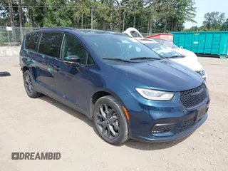 2023 Chrysler Pacifica Limited with VIN 2C4RC3GGXPR555282, listed as a IAAI auction lot 42452848 with 18,373 mi miles and . Bid and sale history available at DreamBid. Image 1.