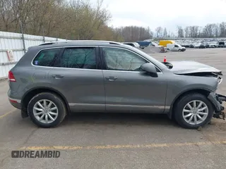 2016 Volkswagen Touareg Sport with VIN WVGEF9BPXGD012206, listed as a IAAI auction lot 42115314 with Not Provided miles and . Bid and sale history available at DreamBid. Image 13.