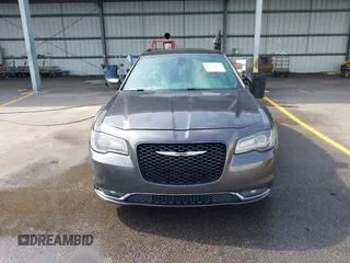 2016 Chrysler 300 S z VIN 2C3CCAGG4GH152435, wystawiony jako IAAI lot #42273957 z przebiegiem 168 951 mil mil oraz . Historia ofert i sprzedaży dostępna na DreamBid. Obrazek 12.