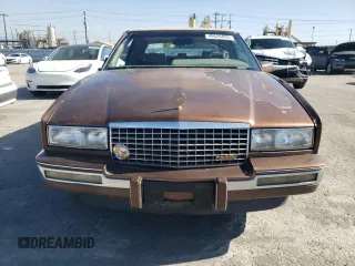 1988 Cadillac Eldorado z VIN 1G6EL115XJU611177, wystawiony jako Copart lot #46526855 z przebiegiem 122 780 mil mil oraz Szkody całkowita. Historia ofert i sprzedaży dostępna na DreamBid. Obrazek 5.