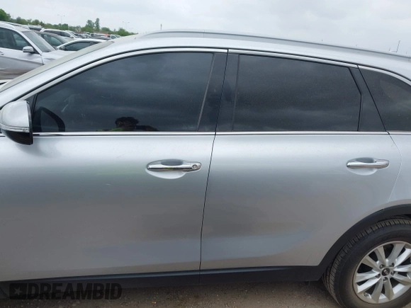 2019 Kia Sorento LX z VIN 5XYPG4A5XKG447654, wystawiony jako IAAI lot #41943667 z przebiegiem 84 241 mil mil oraz . Historia ofert i sprzedaży dostępna na DreamBid. Obrazek 14.