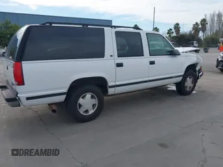 1997 Chevrolet Suburban with VIN 3GNFK16R9VG187426, listed as a IAAI auction lot 41678063 with 131,387 mi miles. Bid and sale history available at carsss.com. Image 4.
