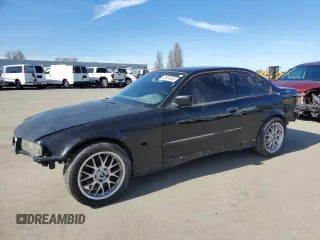 1995 BMW 3 Series M3 z VIN WBSBF9327SEH07879, wystawiony jako Copart lot #45916945 z przebiegiem 144 896 mil mil oraz Szkoda całkowita • Salvage title. Historia ofert i sprzedaży dostępna na DreamBid. Obrazek 1.