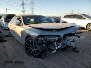 2023 BMW i7 xDrive60 z VIN WBY53EJ01PCM58257, wystawiony jako Copart lot #88787085 z przebiegiem Nie podano mil oraz Szkody całkowita. Historia ofert i sprzedaży dostępna na DreamBid. Obrazek 4.
