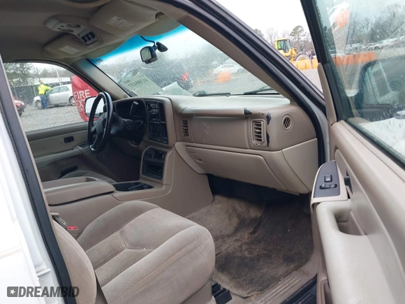 2003 Chevrolet Tahoe LT with VIN 1GNEC13Z63J126611, listed as a IAAI auction lot 41300437 with 313,885 mi miles. Bid and sale history available at carsss.com. Image 5.