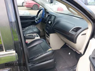 2012 Chrysler Town & Country Touring with VIN 2C4RC1BG7CR301101, listed as a IAAI auction lot 42173814 with 141,128 mi miles. Bid and sale history available at carsss.com. Image 5.