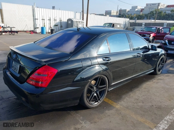 2010 Mercedes-Benz S-Class S 550 with VIN WDDNG7BB9AA334537, listed as a IAAI auction lot 41460106 with 158,699 mi miles. Bid and sale history available at carsss.com. Image 4.