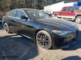2018 Alfa Romeo Giulia Ti with VIN ZARFAECN5J7568934, listed as a IAAI auction lot 40881530 with 32,534 mi miles. Bid and sale history available at carsss.com. Image 1.