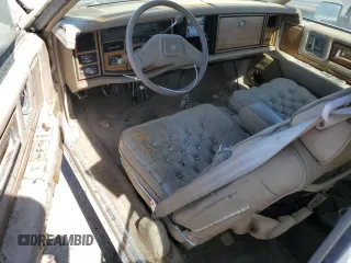 1985 Cadillac Eldorado z VIN 1G6EL578XFE661216, wystawiony jako Copart lot #54606984 z przebiegiem 12 462 mil mil oraz Szkody całkowita. Historia ofert i sprzedaży dostępna na DreamBid. Obrazek 8.