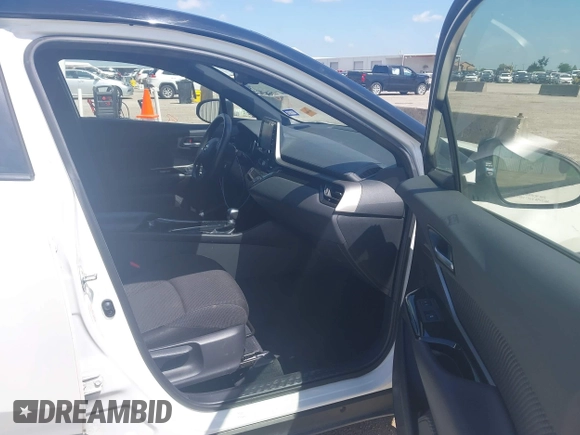 2019 Toyota C-HR XLE z VIN JTNKHMBX8K1061351, wystawiony jako IAAI lot #42053354 z przebiegiem 76 000 mil mil oraz . Historia ofert i sprzedaży dostępna na DreamBid. Obrazek 5.