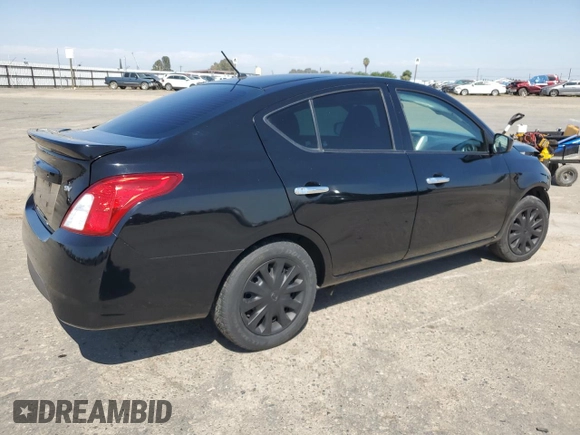 2017 Nissan Versa SV z VIN 3N1CN7AP8HL841701, wystawiony jako Copart lot #55702695 z przebiegiem 111 104 mil mil oraz Szkoda całkowita • Salvage title. Historia ofert i sprzedaży dostępna na DreamBid. Obrazek 3.