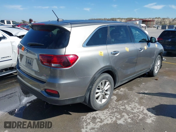 2019 Kia Sorento LX with VIN 5XYPG4A38KG544480, listed as a IAAI auction lot 41652573 with 94,434 mi miles. Bid and sale history available at carsss.com. Image 4.