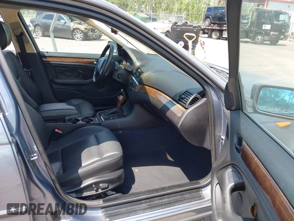2004 BMW 3 Series 325xi with VIN WBAEU33414PM61213, listed as a IAAI auction lot 42201782 with 138,327 mi miles and . Bid and sale history available at carsss.com. Image 5.