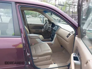2007 Honda Pilot LX with VIN 5FNYF18107B016599, listed as a IAAI auction lot 42142933 with 186,442 mi miles and . Bid and sale history available at carsss.com. Image 5.