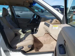 1999 Volvo S70 z VIN YV1LS55A8X1580392, wystawiony jako IAAI lot #41623528 z przebiegiem 77 806 mil mil oraz . Historia ofert i sprzedaży dostępna na DreamBid. Obrazek 5.