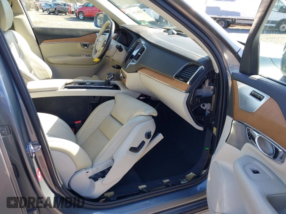 2016 Volvo XC90 T6 Inscription with VIN YV4A22PL4G1059807, listed as a IAAI auction lot 41863367 with 80,582 mi miles. Bid and sale history available at carsss.com. Image 5.