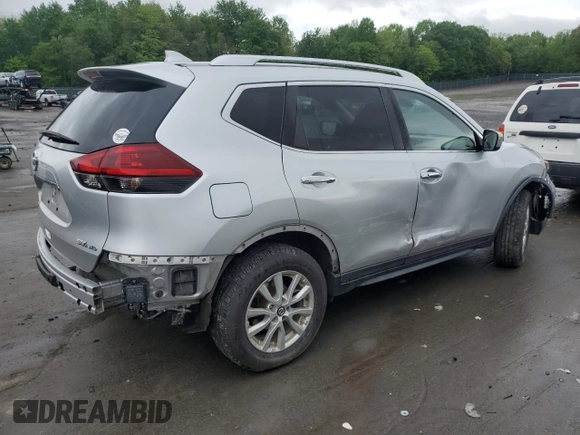 2020 Nissan Rogue SV z VIN KNMAT2MV6LP508093, wystawiony jako Copart lot #57866785 z przebiegiem 101 896 mil mil oraz Szkoda całkowita • Salvage title. Historia ofert i sprzedaży dostępna na DreamBid. Obrazek 3.