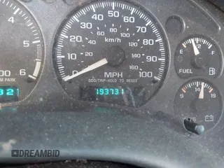 2002 Chevrolet Blazer LS z VIN 1GNDT13WX2K101236, wystawiony jako IAAI lot #42198292 z przebiegiem 193 731 mil mil oraz . Historia ofert i sprzedaży dostępna na DreamBid. Obrazek 7.