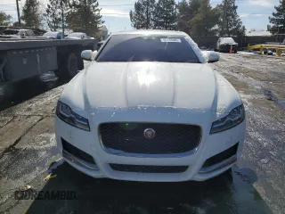 2016 Jaguar XF 35t Premium z VIN SAJBD4BV5GCY10327, wystawiony jako Copart lot #45133085 z przebiegiem 74 860 mil mil oraz Szkoda całkowita • Salvage title. Historia ofert i sprzedaży dostępna na DreamBid. Obrazek 5.