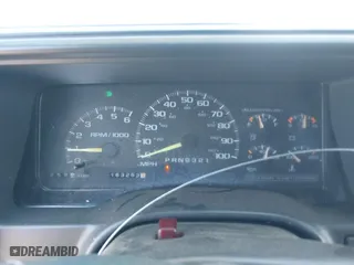 1997 Chevrolet Tahoe with VIN 1GNEK13R8VJ338626, listed as a IAAI auction lot 41976126 with 163,263 mi miles. Bid and sale history available at carsss.com. Image 7.