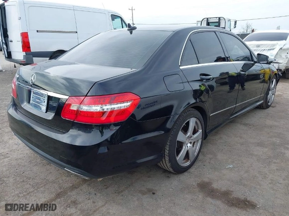2011 Mercedes-Benz E-Class E 350 Luxury with VIN WDDHF5GB1BA272288, listed as a IAAI auction lot 41835654 with 160,807 mi miles. Bid and sale history available at carsss.com. Image 4.