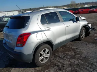 2015 Chevrolet Trax LT with VIN 3GNCJRSB6FL256031, listed as a IAAI auction lot 41995499 with 110,931 mi miles. Bid and sale history available at carsss.com. Image 4.