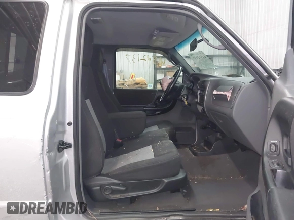 2005 Ford Ranger XL with VIN 1FTZR15E85PA45404, listed as a IAAI auction lot 41542137 with 1 mi miles. Bid and sale history available at carsss.com. Image 5.