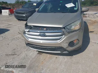 2017 Ford Escape SE z VIN 1FMCU0GD8HUC60074, wystawiony jako IAAI lot #41918443 z przebiegiem 85 787 mil mil oraz . Historia ofert i sprzedaży dostępna na DreamBid. Obrazek 19.