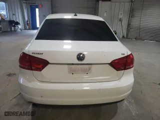 2015 Volkswagen Passat 1.8T Limited Edition with VIN 1VWAT7A33FC082226, listed as a Copart auction lot 52008225 with 185,941 mi miles and Clean Title. Bid and sale history available at carsss.com. Image 6.