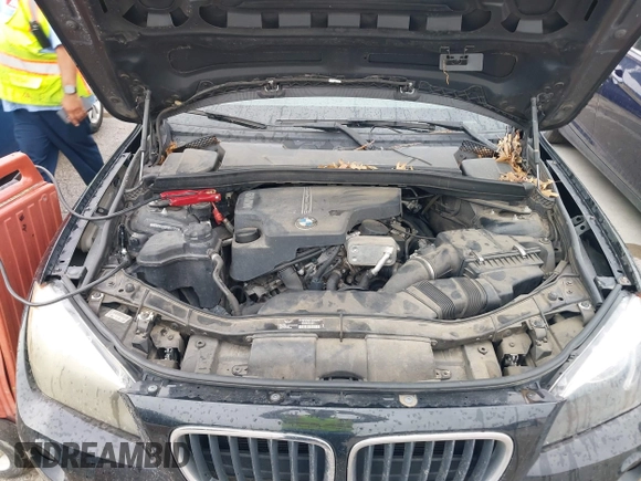 2014 BMW X1 sDrive28i z VIN WBAVM1C52EVW47658, wystawiony jako IAAI lot #42474553 z przebiegiem 137 861 mil mil oraz . Historia ofert i sprzedaży dostępna na DreamBid. Obrazek 10.
