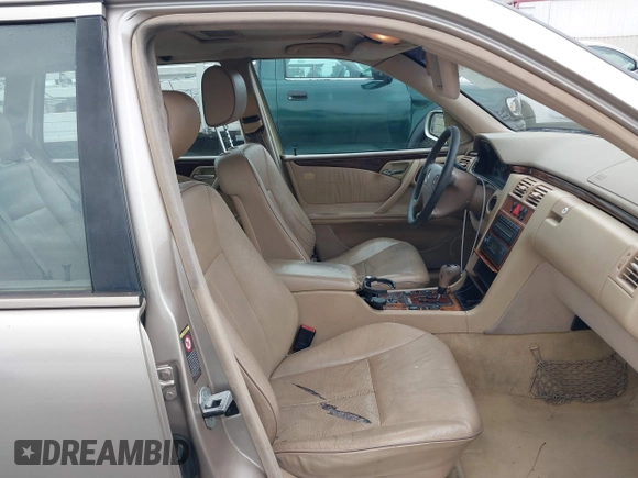 2000 Mercedes-Benz E 320 with VIN WDBJH65J8YA981779, listed as a IAAI auction lot 42107928 with 276,090 mi miles and . Bid and sale history available at DreamBid. Image 5.