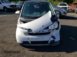 2012 Smart fortwo Pure z VIN WMEEJ3BA1CK577558, wystawiony jako Copart lot #39598584 z przebiegiem Nie podano mil oraz Szkody całkowita. Historia ofert i sprzedaży dostępna na DreamBid. Obrazek 5.