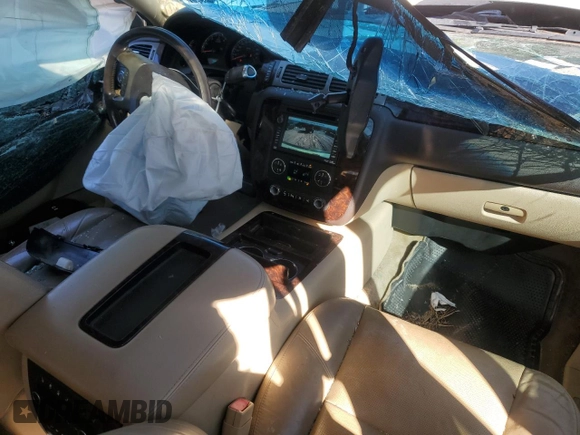 2011 GMC Yukon Denali with VIN 1GKS1EEF5BR176075, listed as a Copart auction lot 43943175 with 164,405 mi miles and Salvage Title. Bid and sale history available at carsss.com. Image 8.