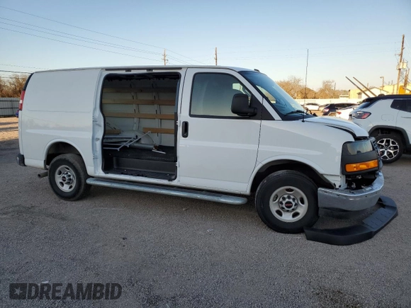 2024 GMC Savana Cargo Van with VIN 1GTW7AFP8R1180867, listed as a Copart auction lot 45705185 with 5,531 mi miles and Clean Title. Bid and sale history available at carsss.com. Image 4.