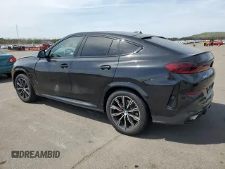 2025 BMW X6 xDrive40i z VIN 5UX33EX05S9Z28763, wystawiony jako Copart lot #54533525 z przebiegiem 1329 mil mil oraz Szkody całkowita. Historia ofert i sprzedaży dostępna na DreamBid. Obrazek 2.