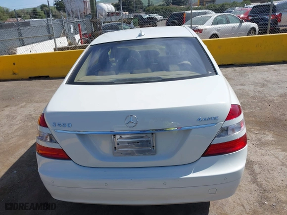 2009 Mercedes-Benz S-Class 5.5L V8 with VIN WDDNG86X29A242256, listed as a IAAI auction lot 42008977 with 195,004 mi miles. Bid and sale history available at carsss.com. Image 16.