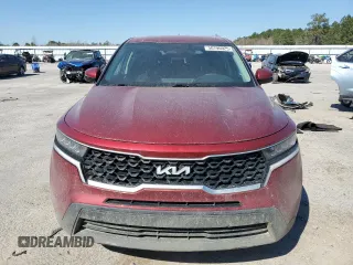 2023 Kia Sorento LX z VIN 5XYRG4LC5PG197607, wystawiony jako Copart lot #50790925 z przebiegiem 34 041 mil mil oraz Czysty tytuł • Clean title. Historia ofert i sprzedaży dostępna na DreamBid. Obrazek 5.