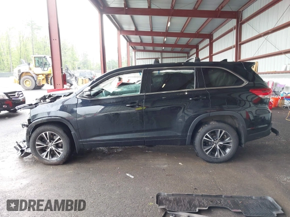 2018 Toyota Highlander LE с VIN 5TDBZRFH2JS855104, выставлен на аукционе IAAI как лот 42263950 с пробегом 51 070 миль миль и . История ставок и продаж доступна на DreamBid. Изображение 13.