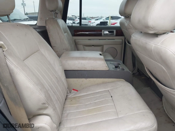 2004 Lincoln Navigator Luxury with VIN 5LMFU27RX4LJ41623, listed as a IAAI auction lot 41565114 with 214,590 mi miles. Bid and sale history available at carsss.com. Image 8.